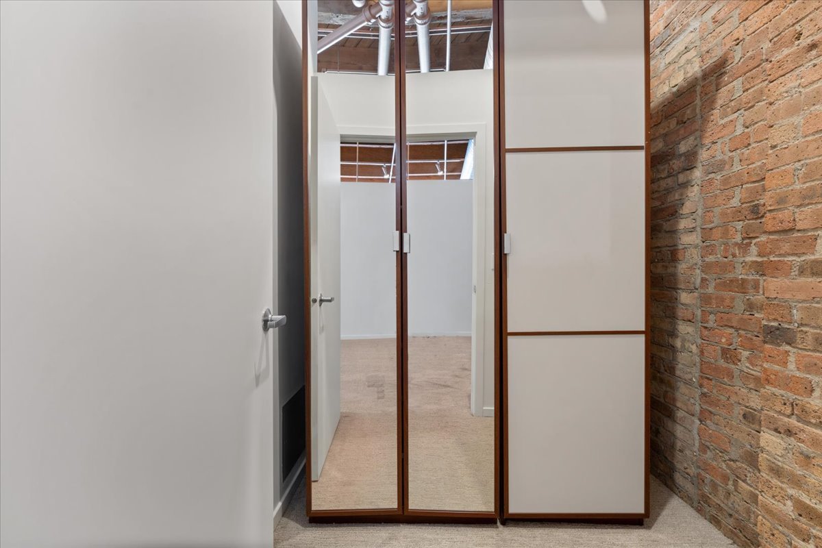 1040 W Adams Street Unit: 110