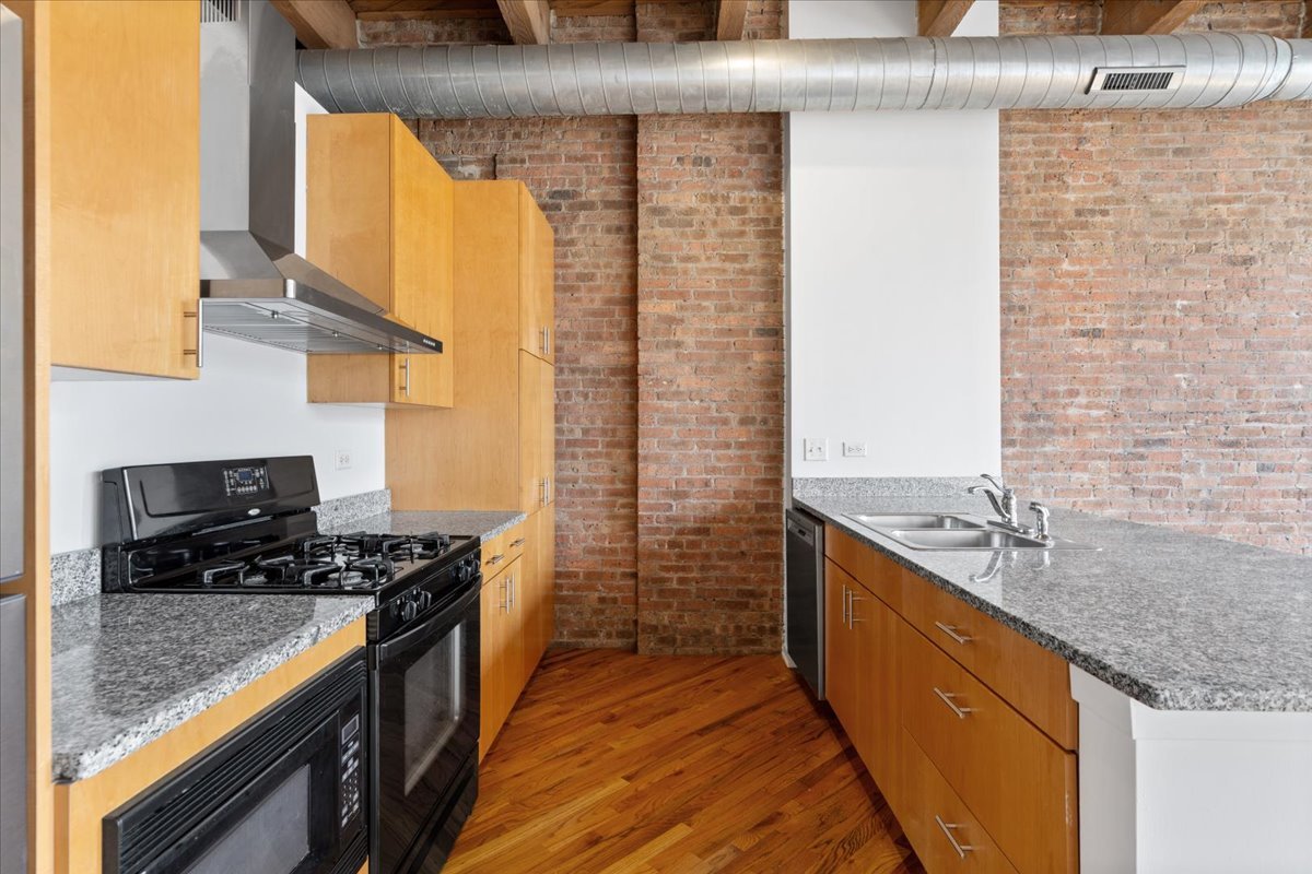1040 W Adams Street Unit: 110