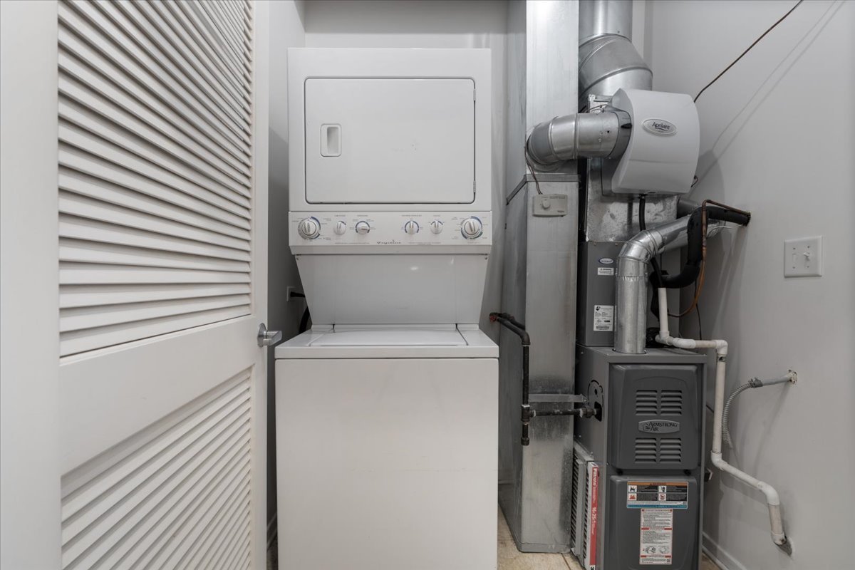 1040 W Adams Street Unit: 110