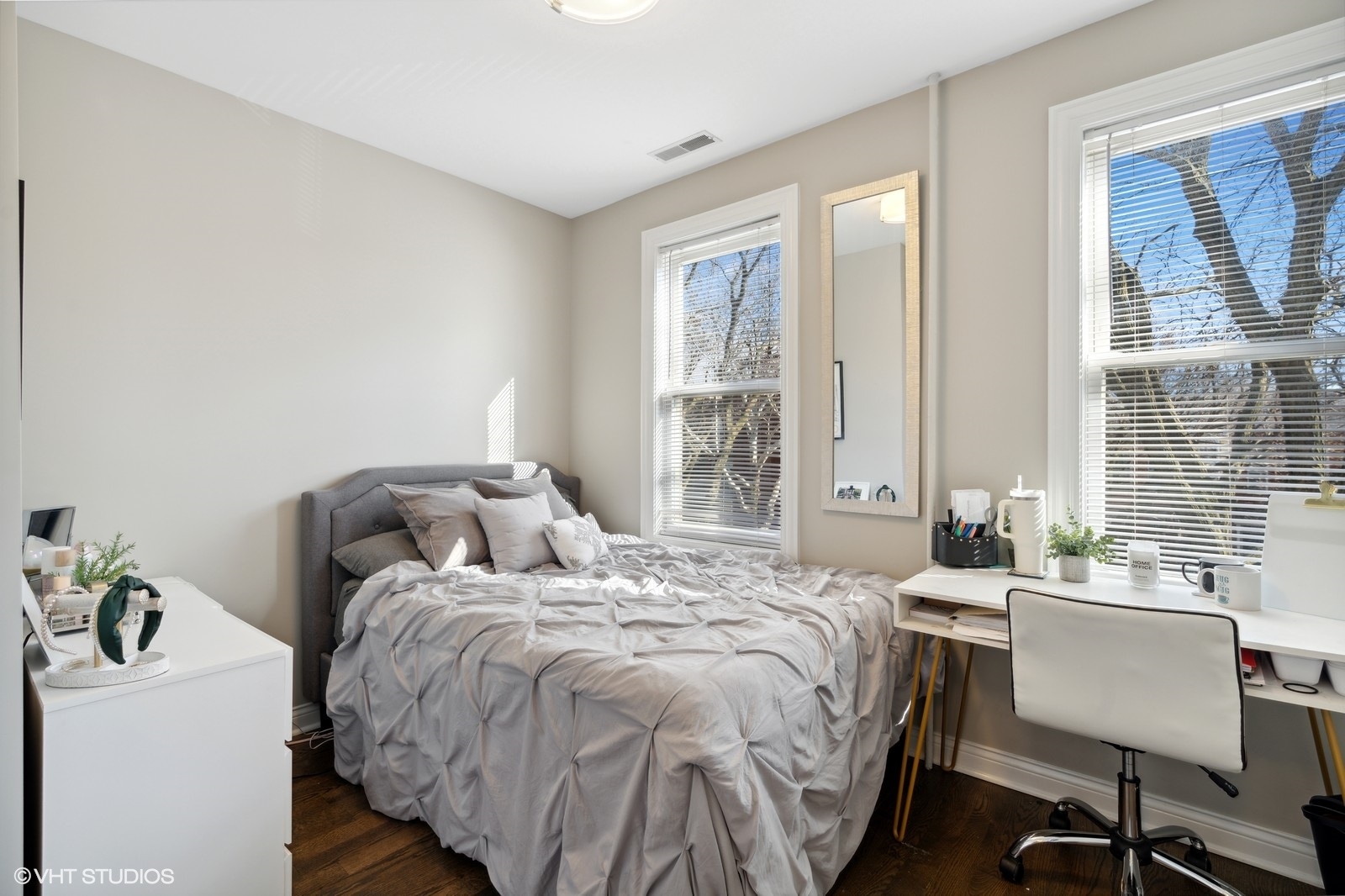 330 W EVERGREEN Avenue Unit: 3