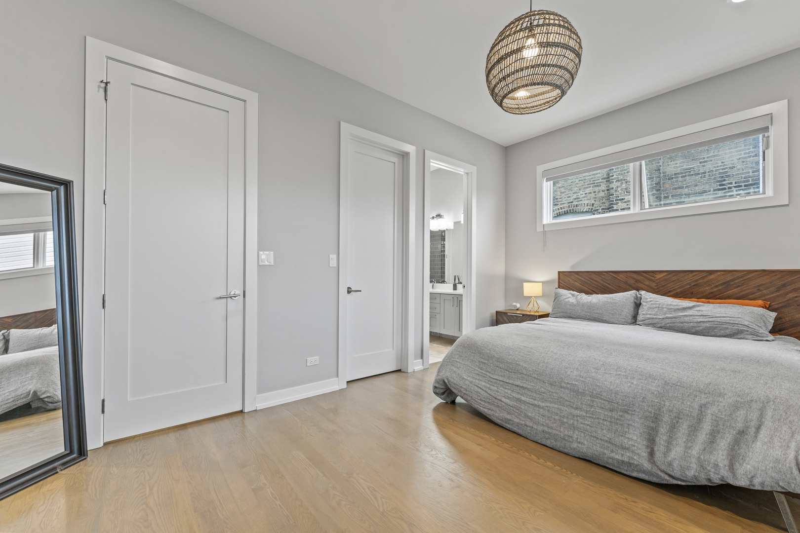 2733 W Hirsch Street Unit: 2E