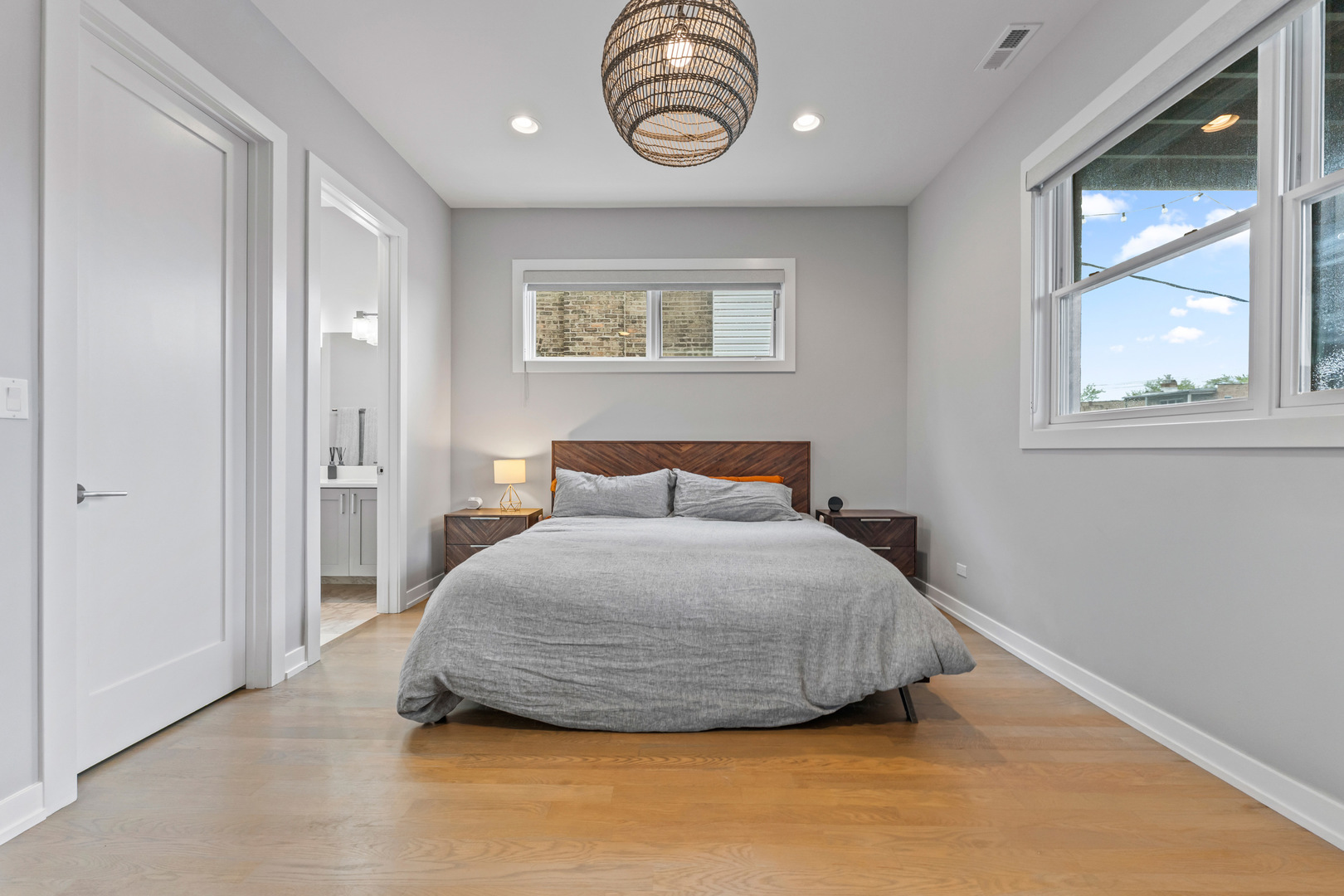 2733 W Hirsch Street Unit: 2E