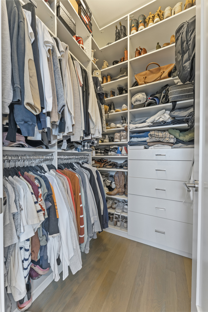 2733 W Hirsch Street Unit: 2E