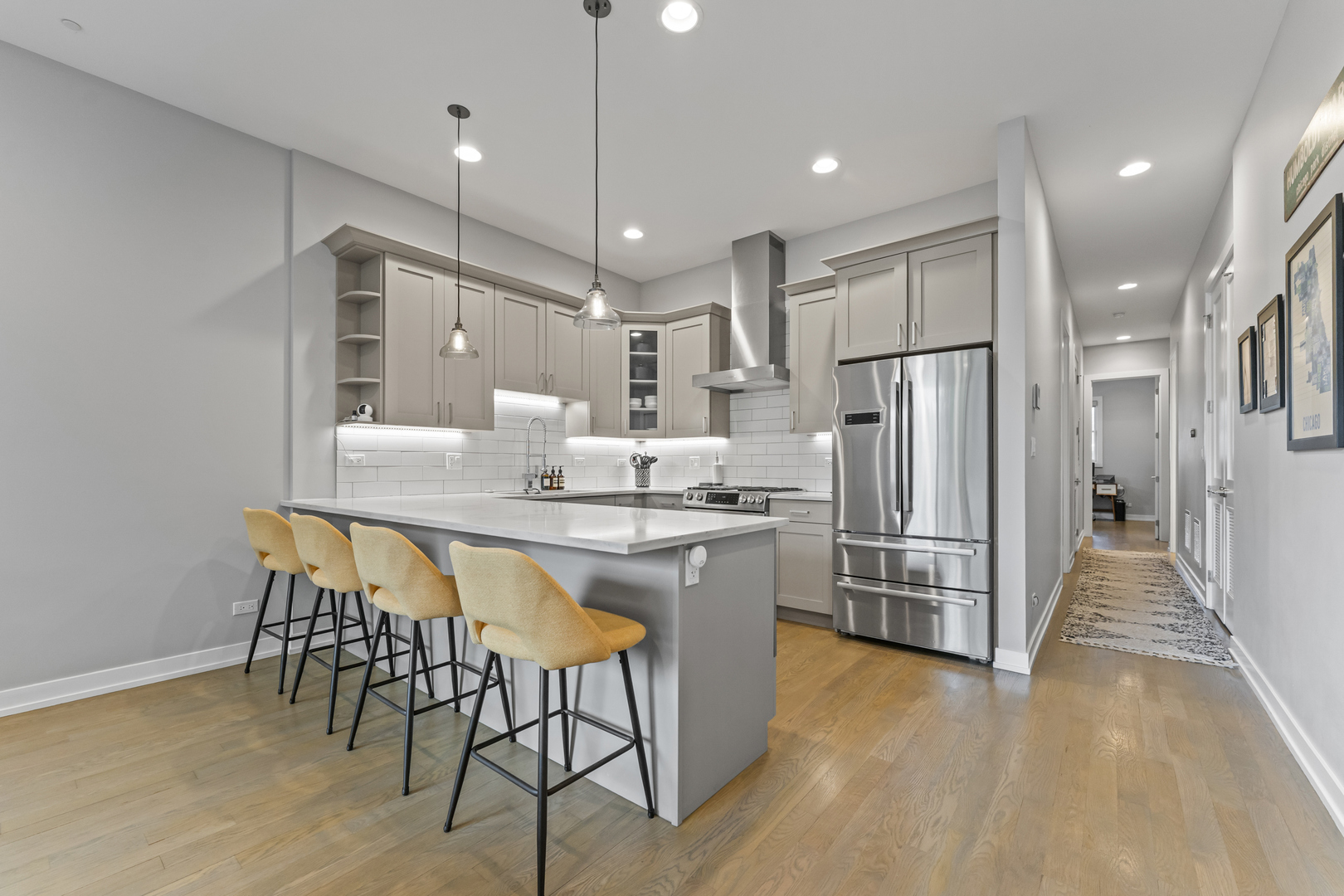 2733 W Hirsch Street Unit: 2E