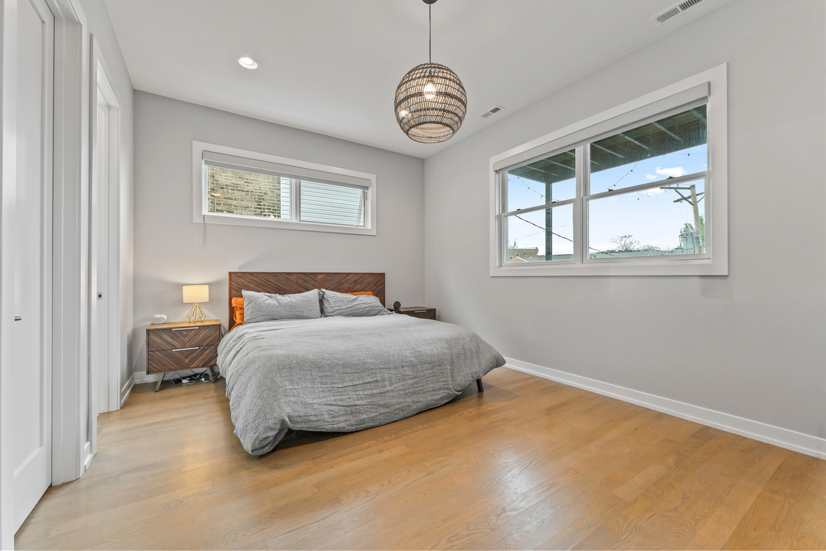 2733 W Hirsch Street Unit: 2E