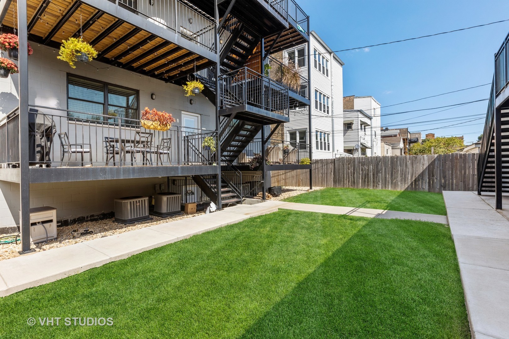 2733 W Hirsch Street Unit: 2E