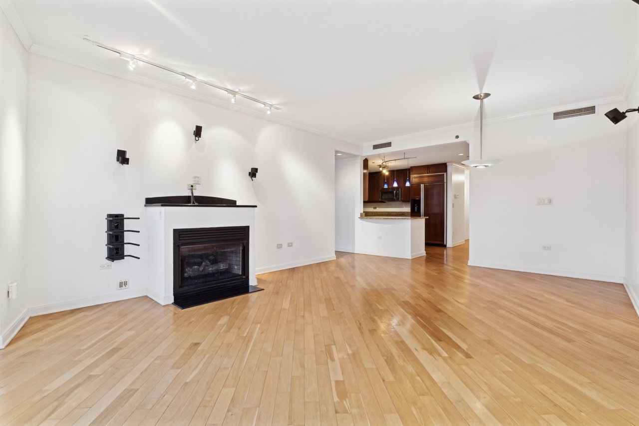 130 N Garland Court Unit: 3202