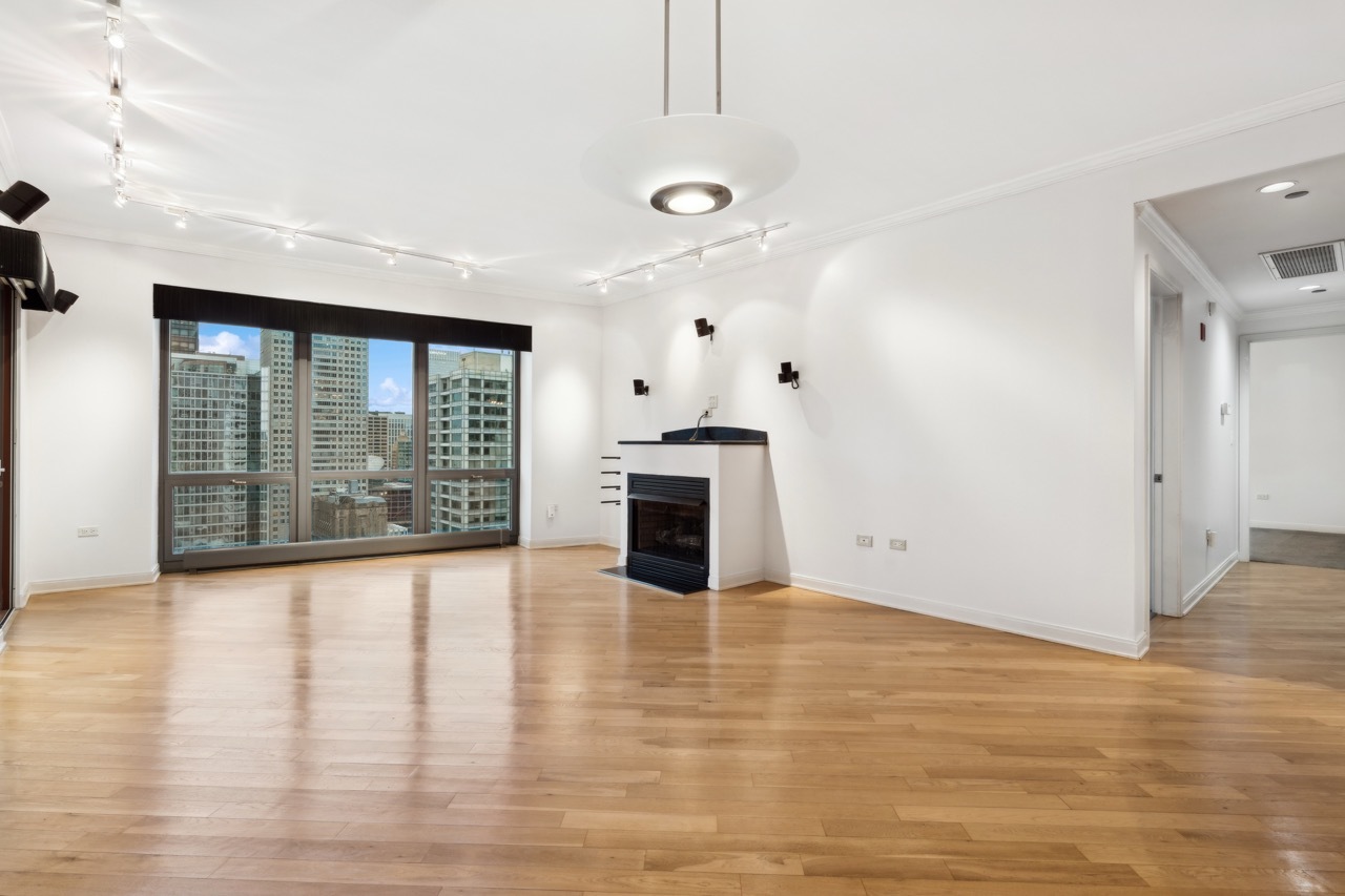 130 N Garland Court Unit: 3202