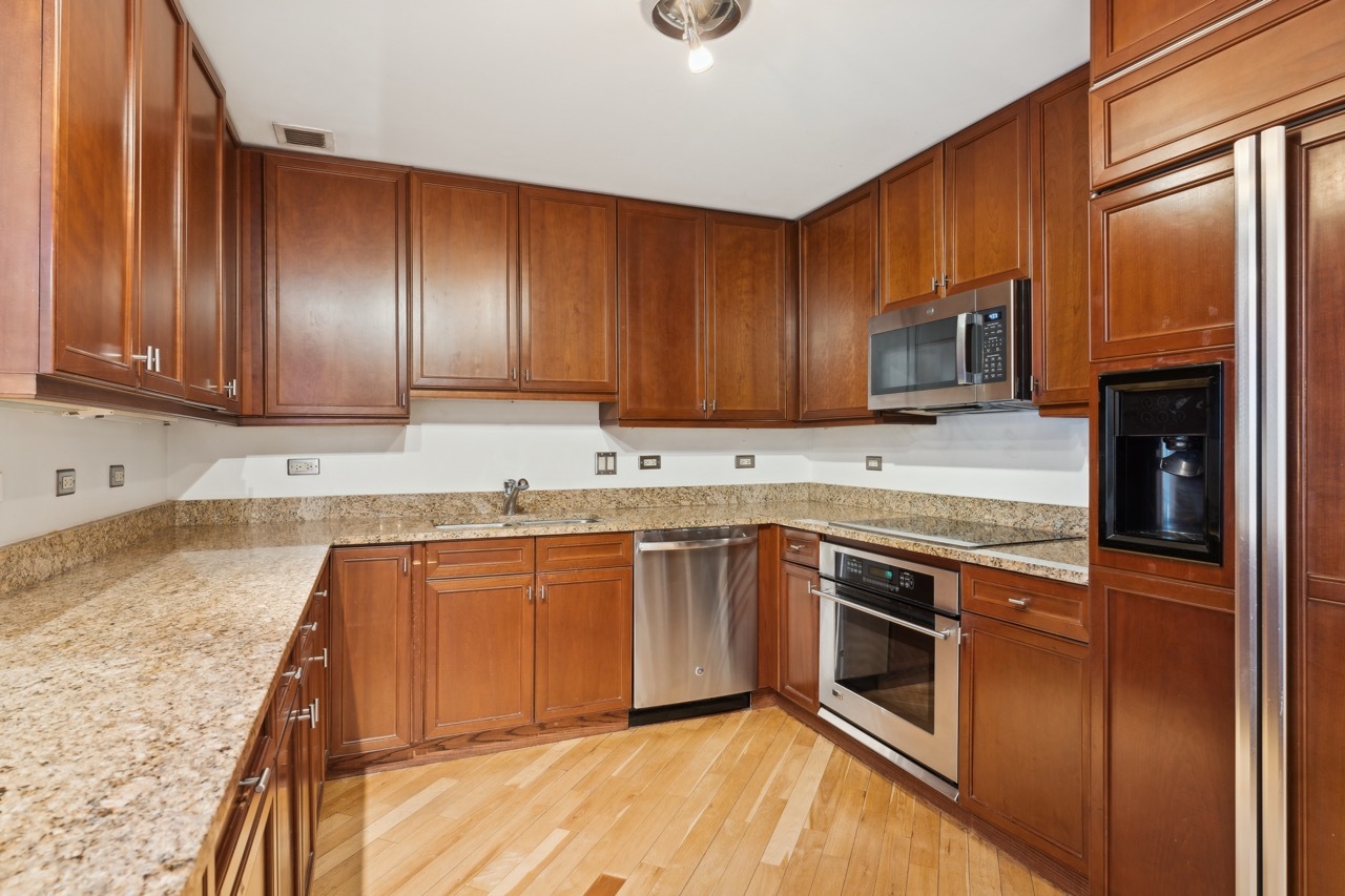 130 N Garland Court Unit: 3202