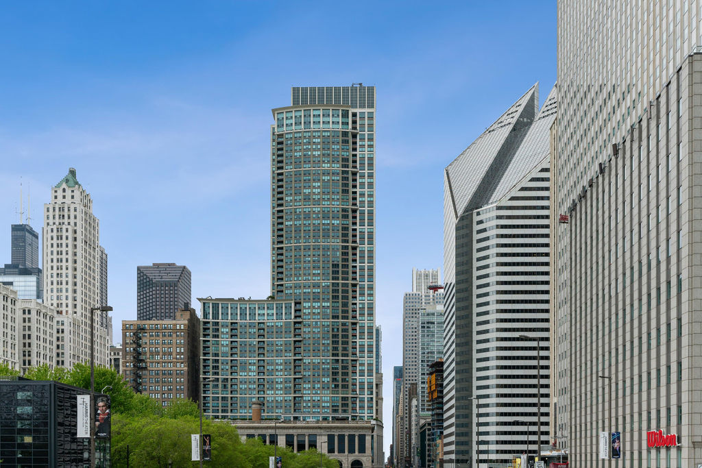 130 N Garland Court Unit: 3202