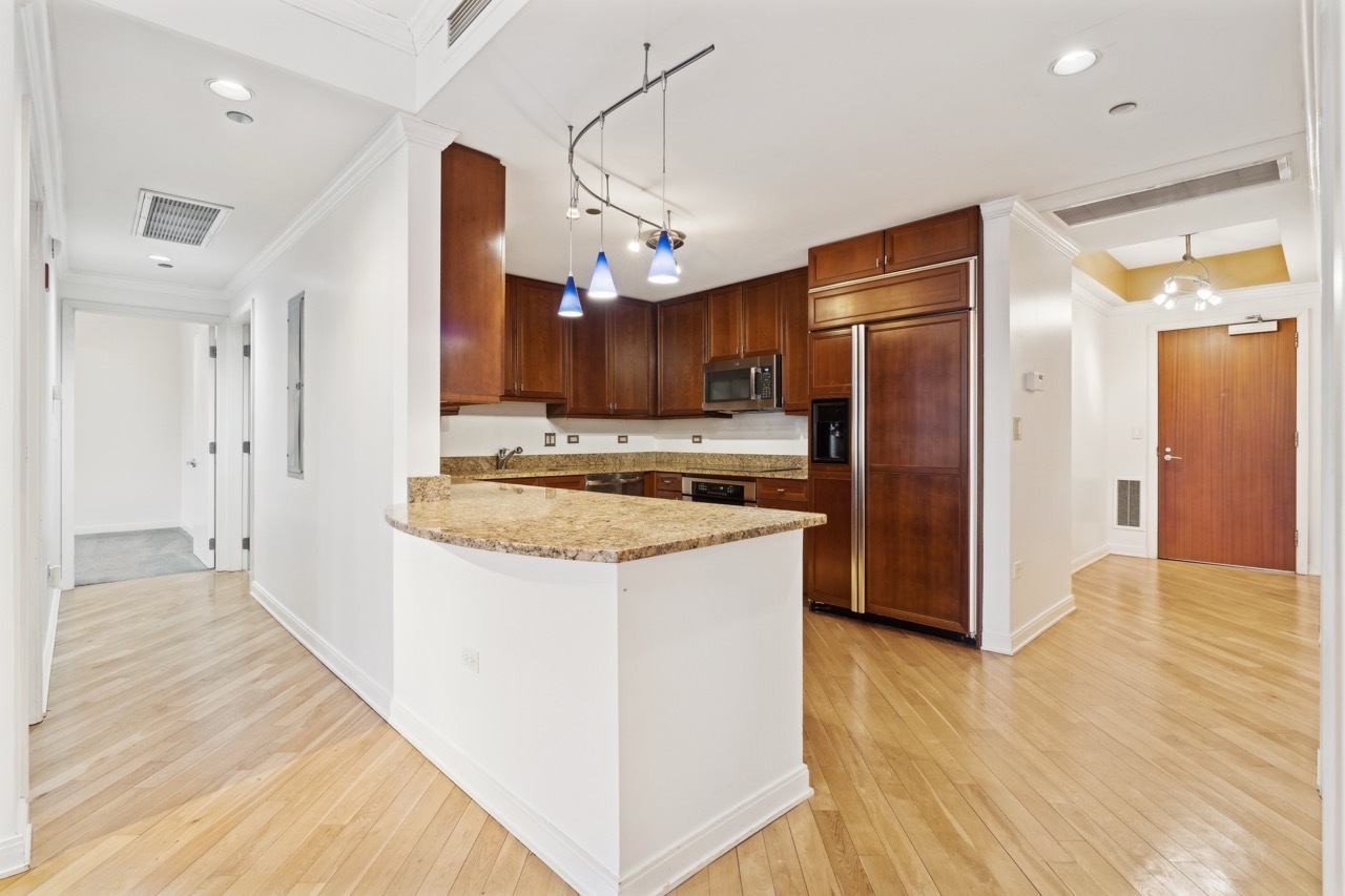 130 N Garland Court Unit: 3202