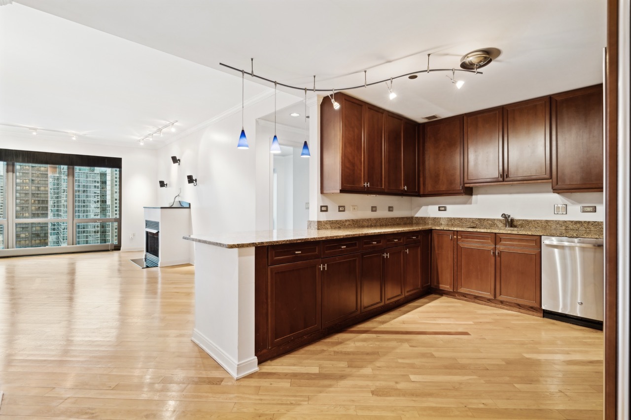 130 N Garland Court Unit: 3202