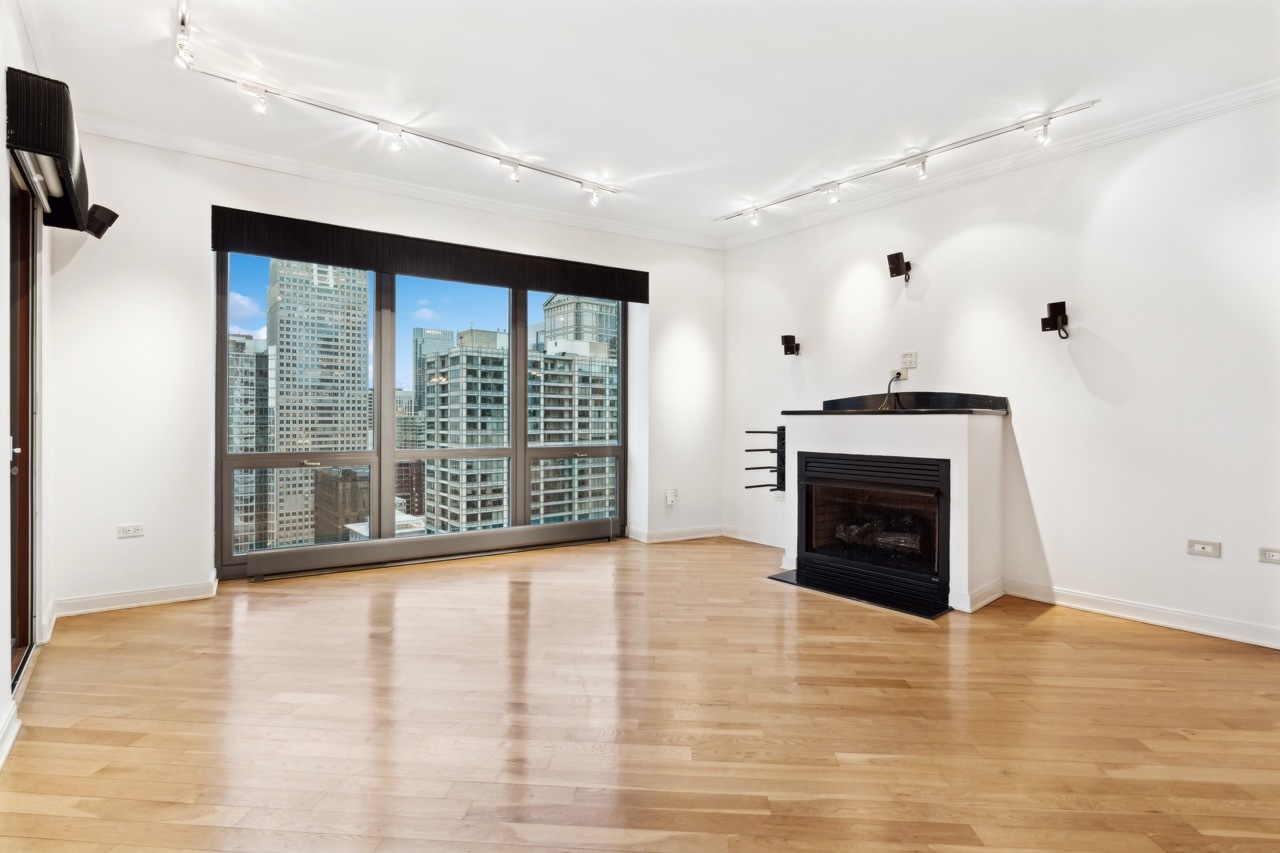 130 N Garland Court Unit: 3202