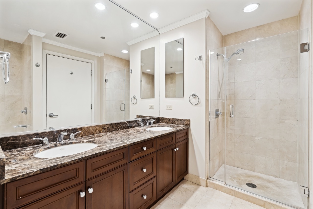 130 N Garland Court Unit: 3202