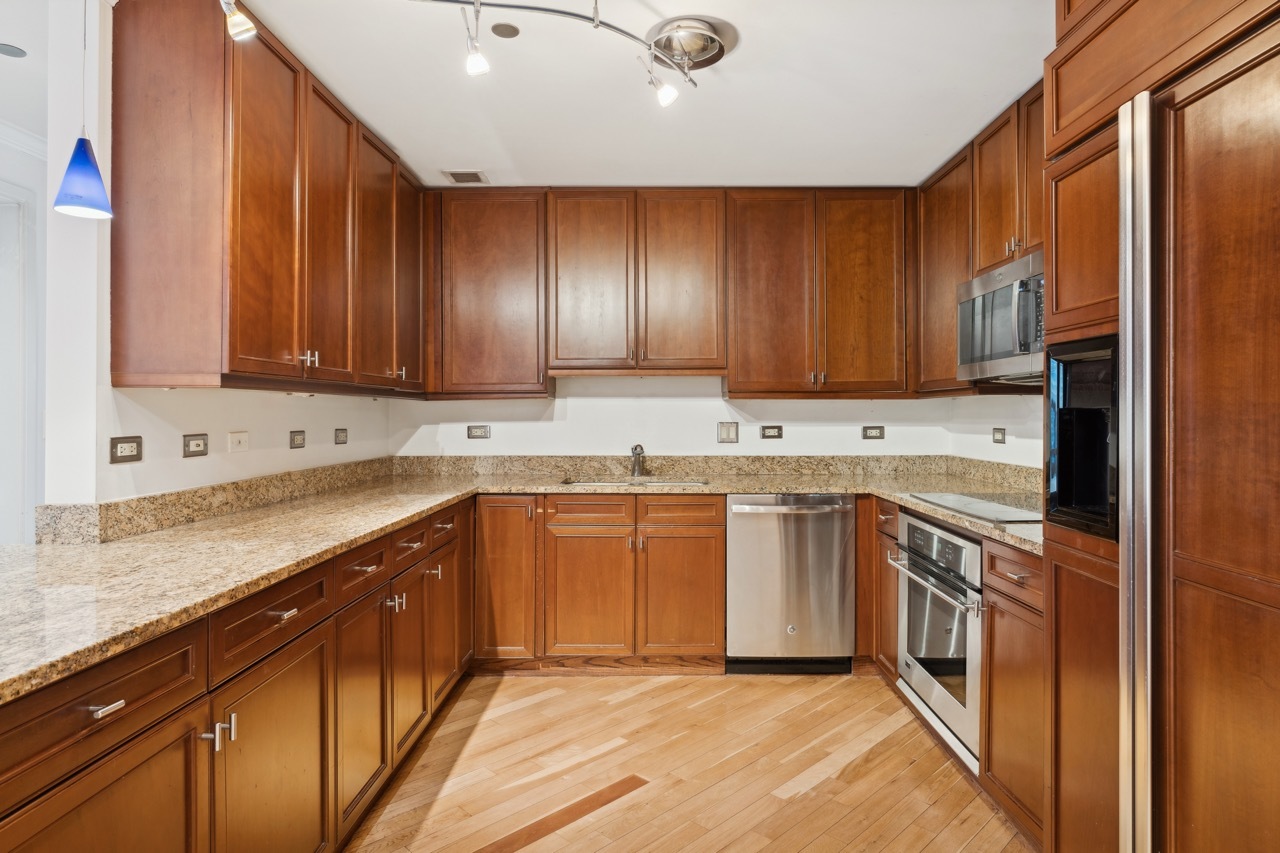 130 N Garland Court Unit: 3202