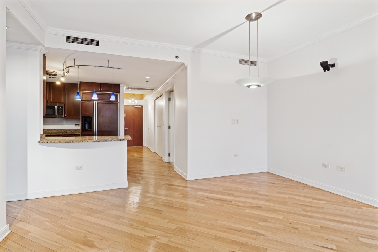 130 N Garland Court Unit: 3202