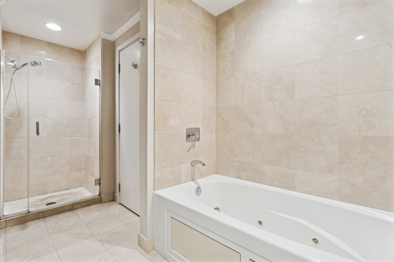 130 N Garland Court Unit: 3202