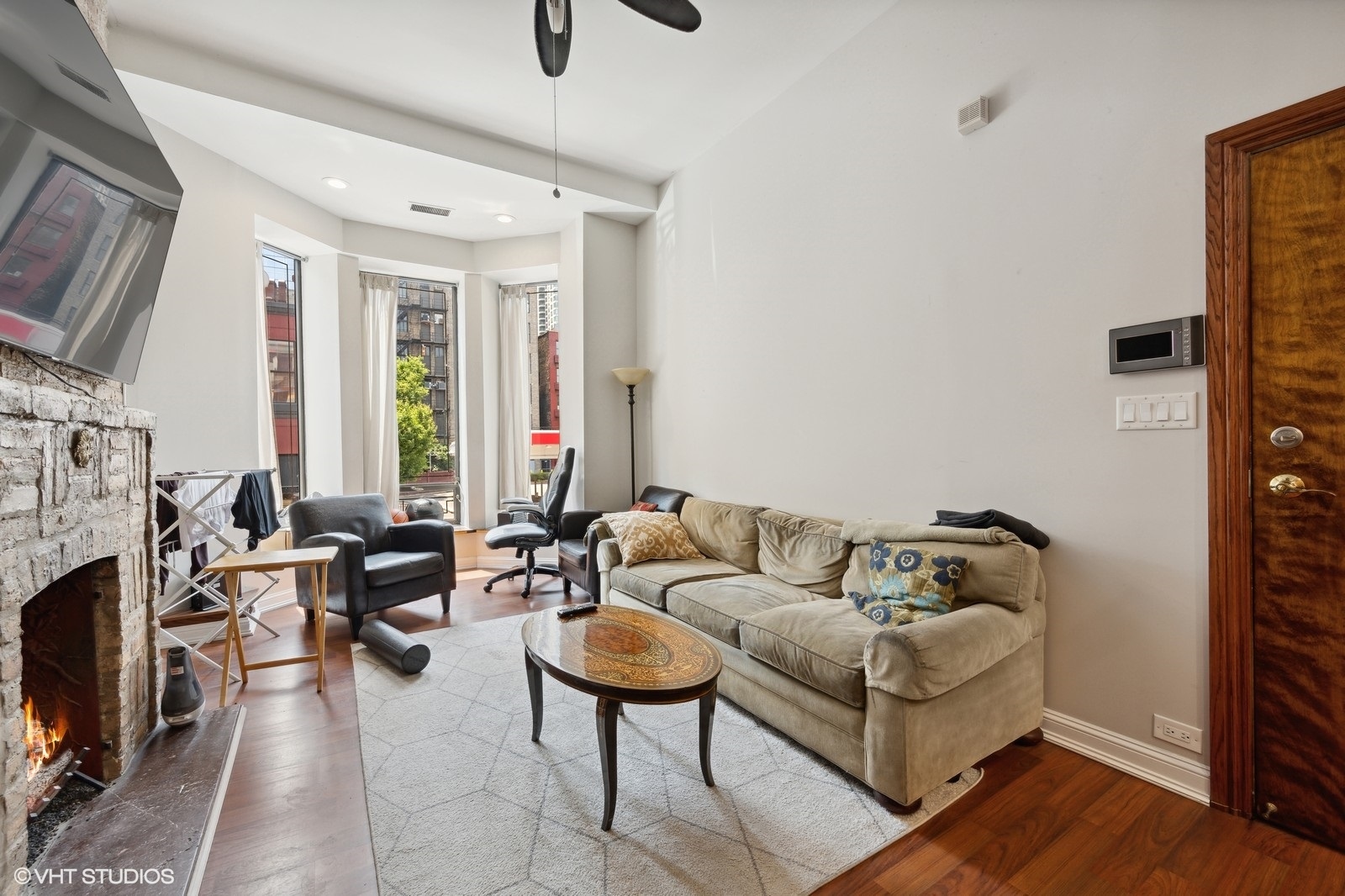 116 W Grand Avenue Unit: 2