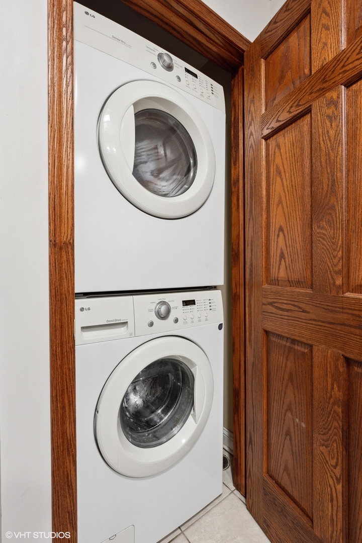116 W Grand Avenue Unit: 2