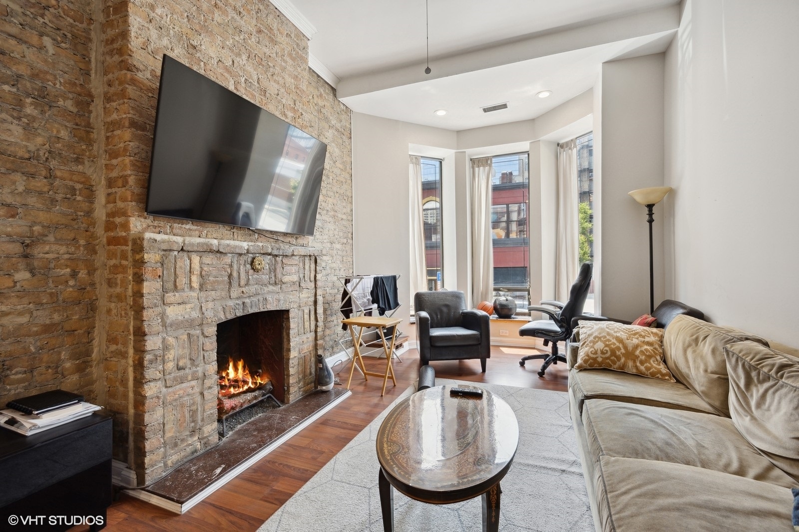 116 W Grand Avenue Unit: 2