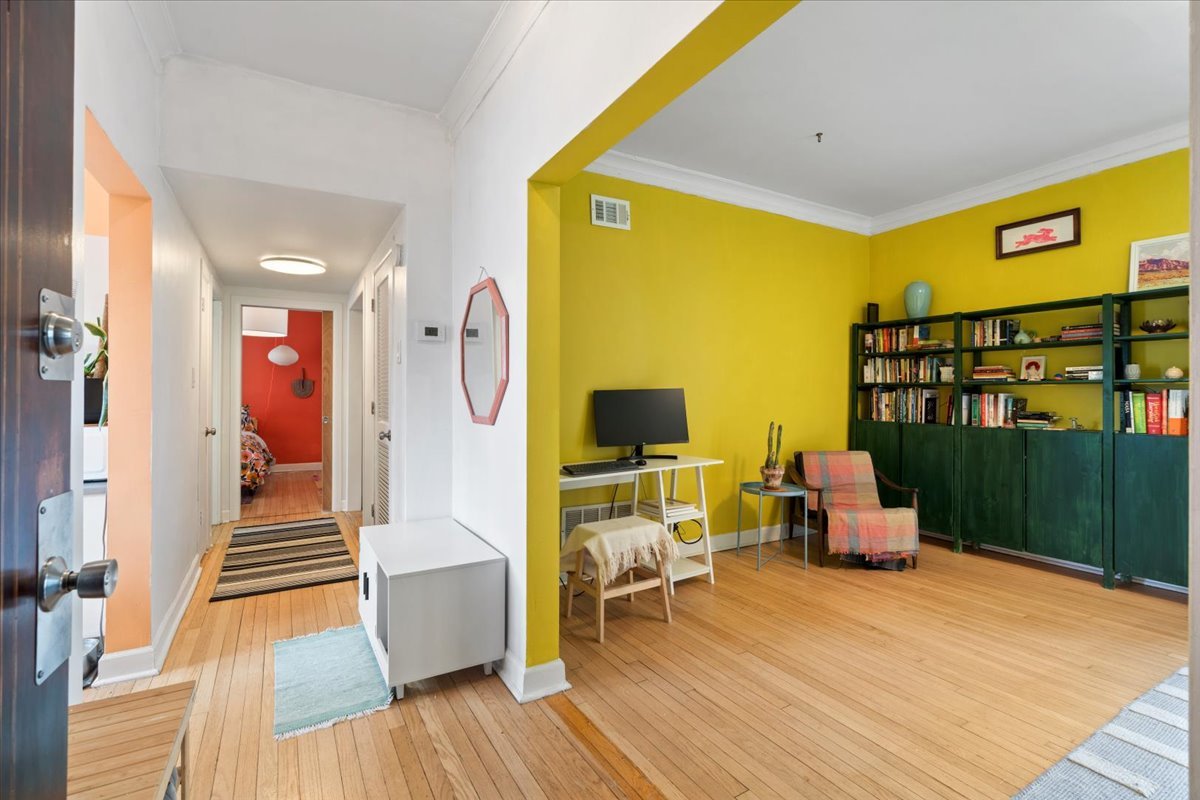 2538 N Kedzie Boulevard Unit: 206