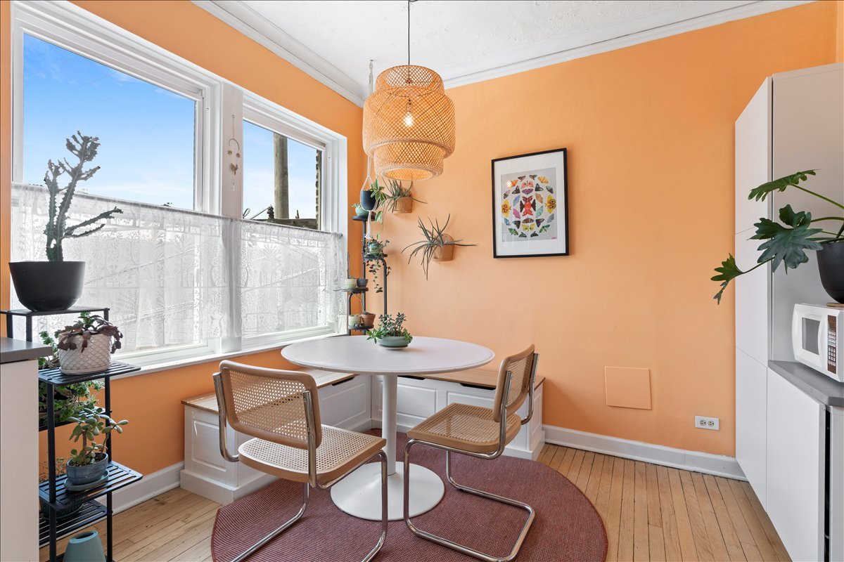 2538 N Kedzie Boulevard Unit: 206