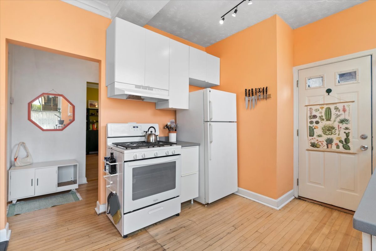 2538 N Kedzie Boulevard Unit: 206