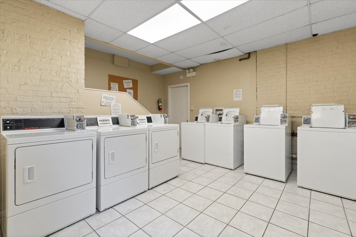 2538 N Kedzie Boulevard Unit: 206