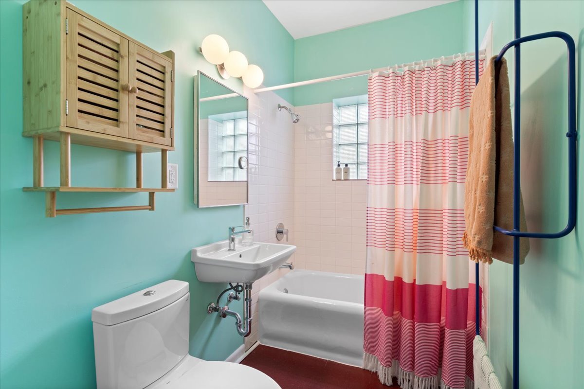 2538 N Kedzie Boulevard Unit: 206