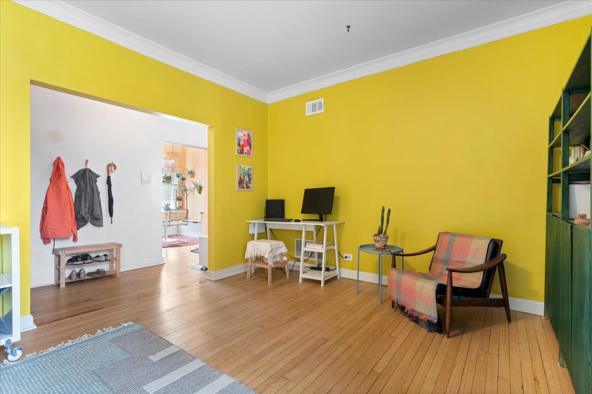 2538 N Kedzie Boulevard Unit: 206