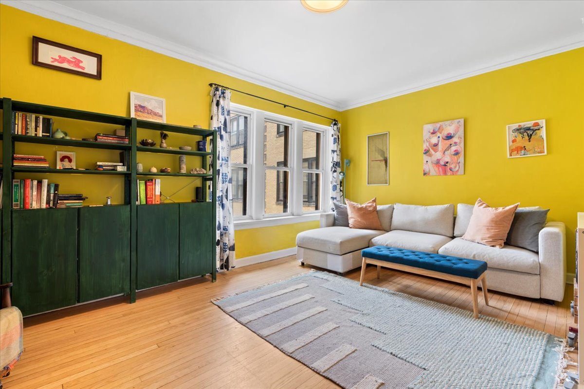 2538 N Kedzie Boulevard Unit: 206