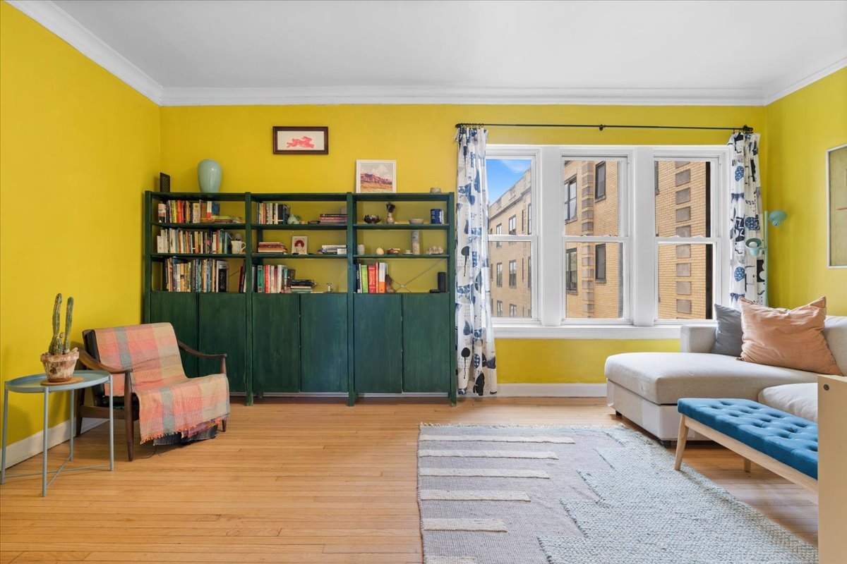 2538 N Kedzie Boulevard Unit: 206