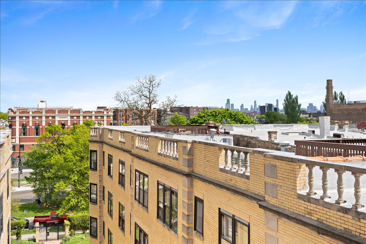 2538 N Kedzie Boulevard Unit: 206