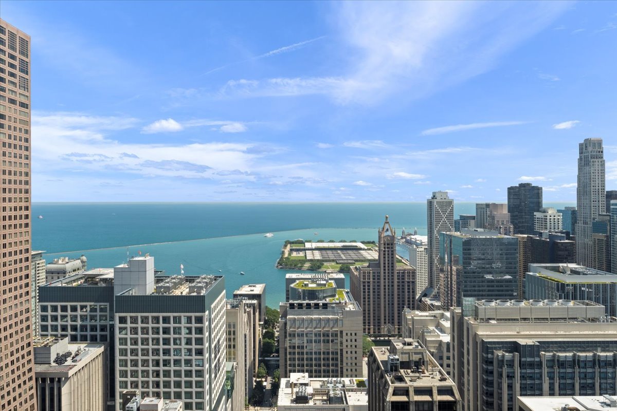 100 E Huron Street Unit: 4703