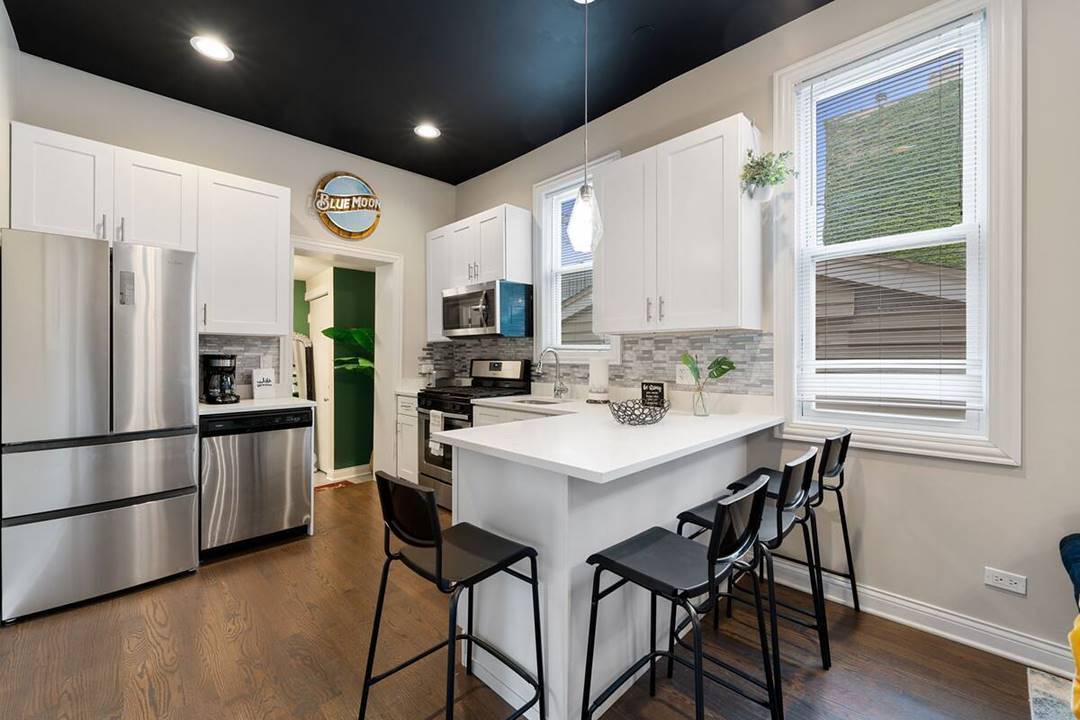330 W EVERGREEN Avenue Unit: CH