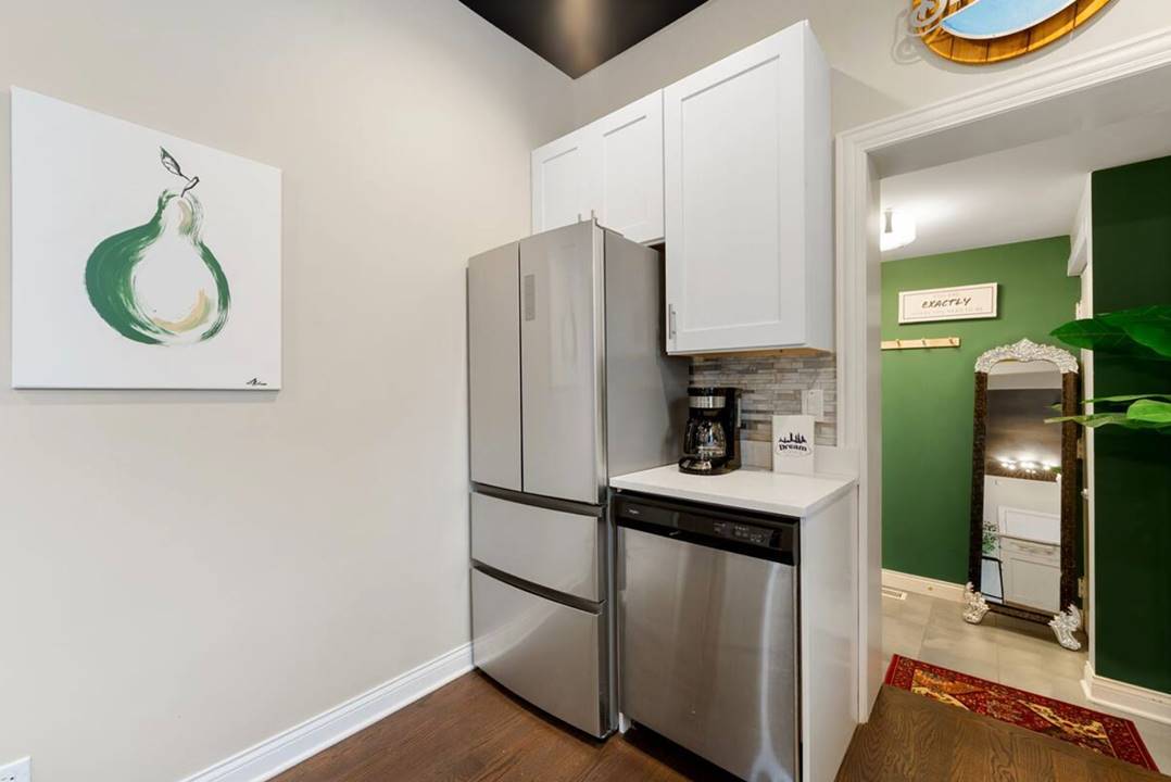 330 W EVERGREEN Avenue Unit: CH