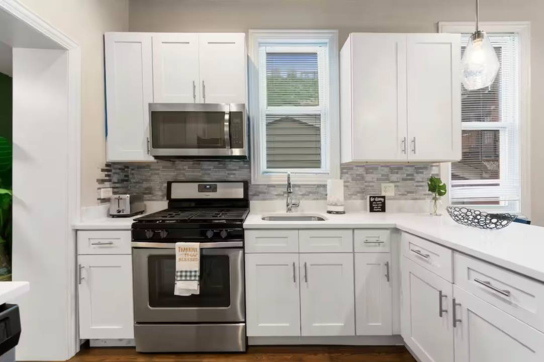 330 W EVERGREEN Avenue Unit: CH