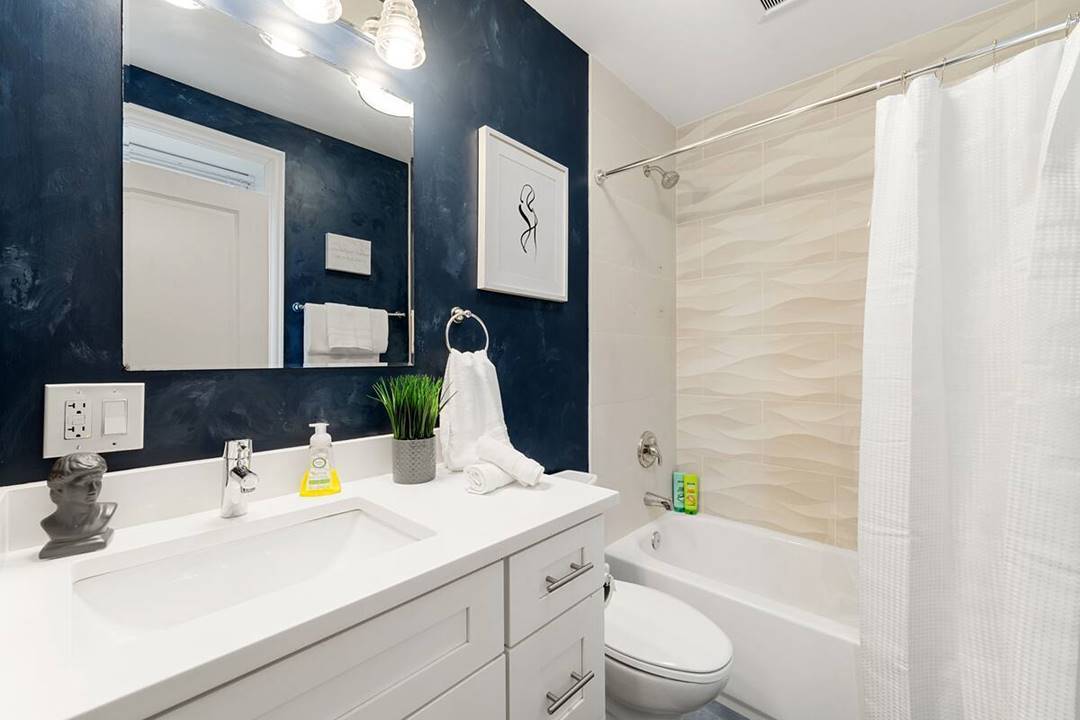 330 W EVERGREEN Avenue Unit: CH