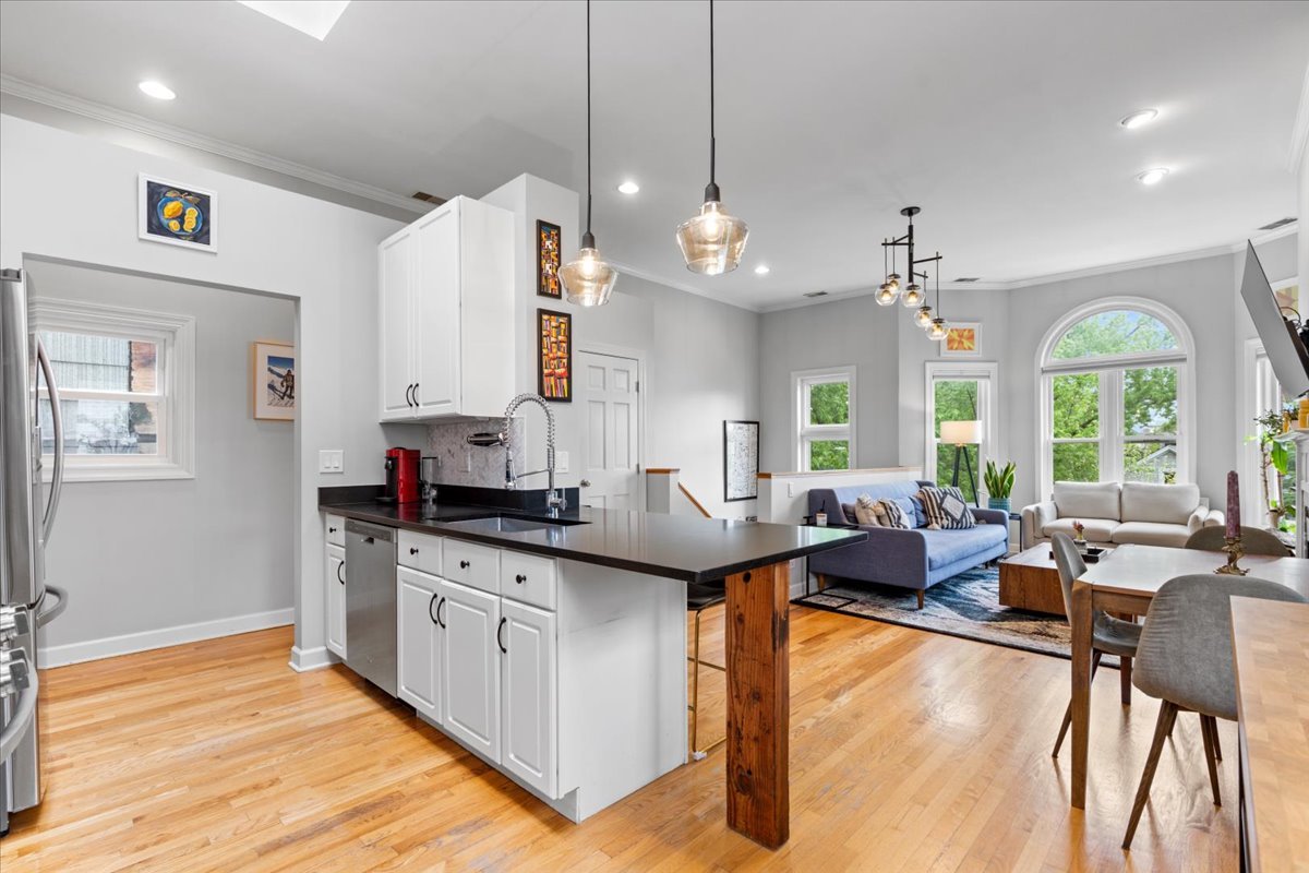 3051 N Clifton Avenue Unit: 3