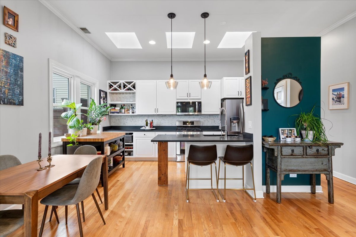 3051 N Clifton Avenue Unit: 3