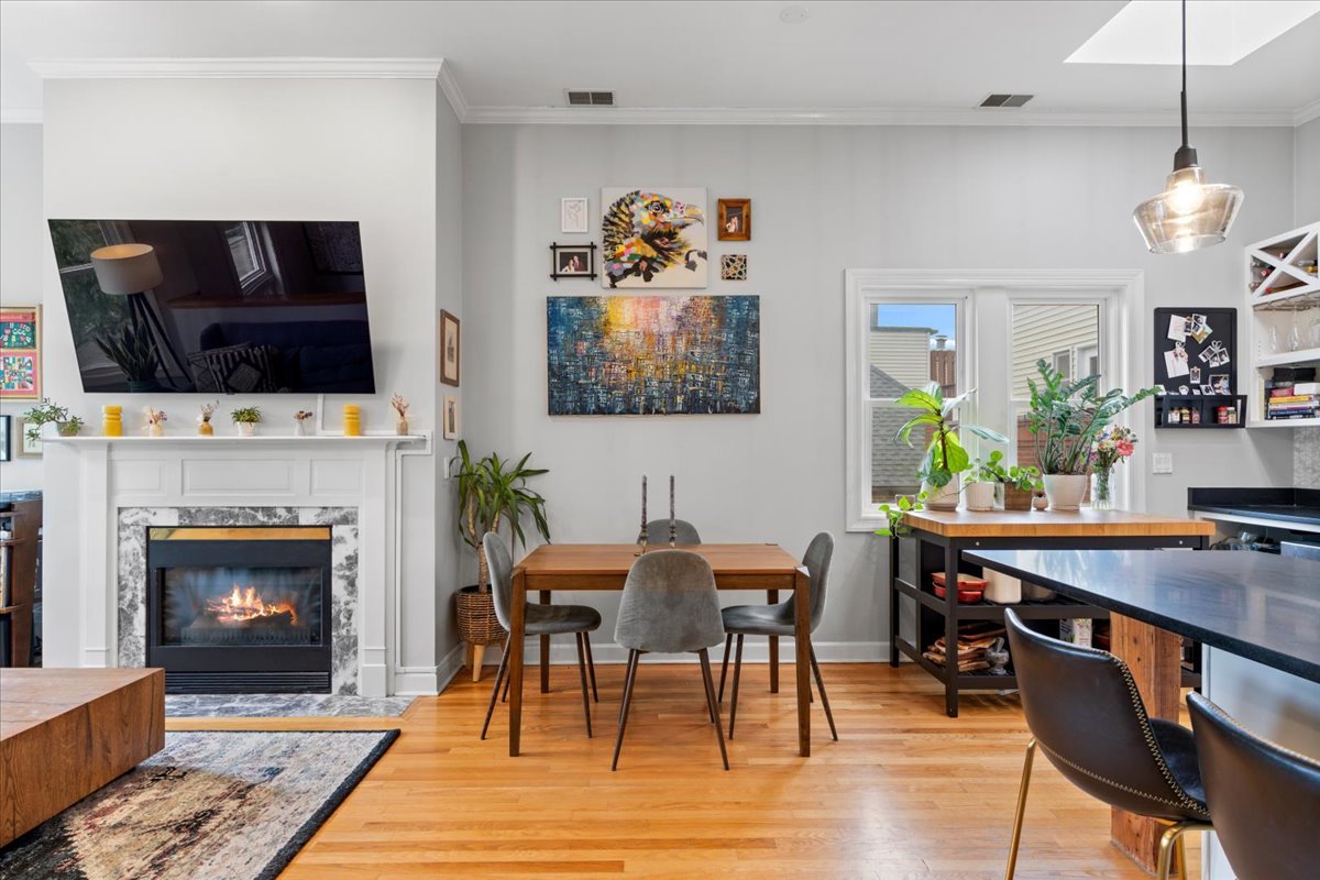 3051 N Clifton Avenue Unit: 3