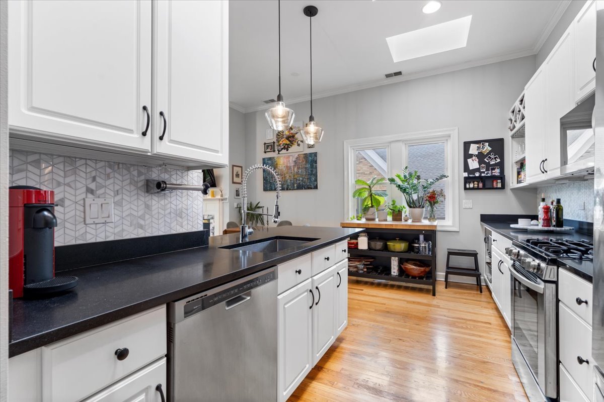 3051 N Clifton Avenue Unit: 3