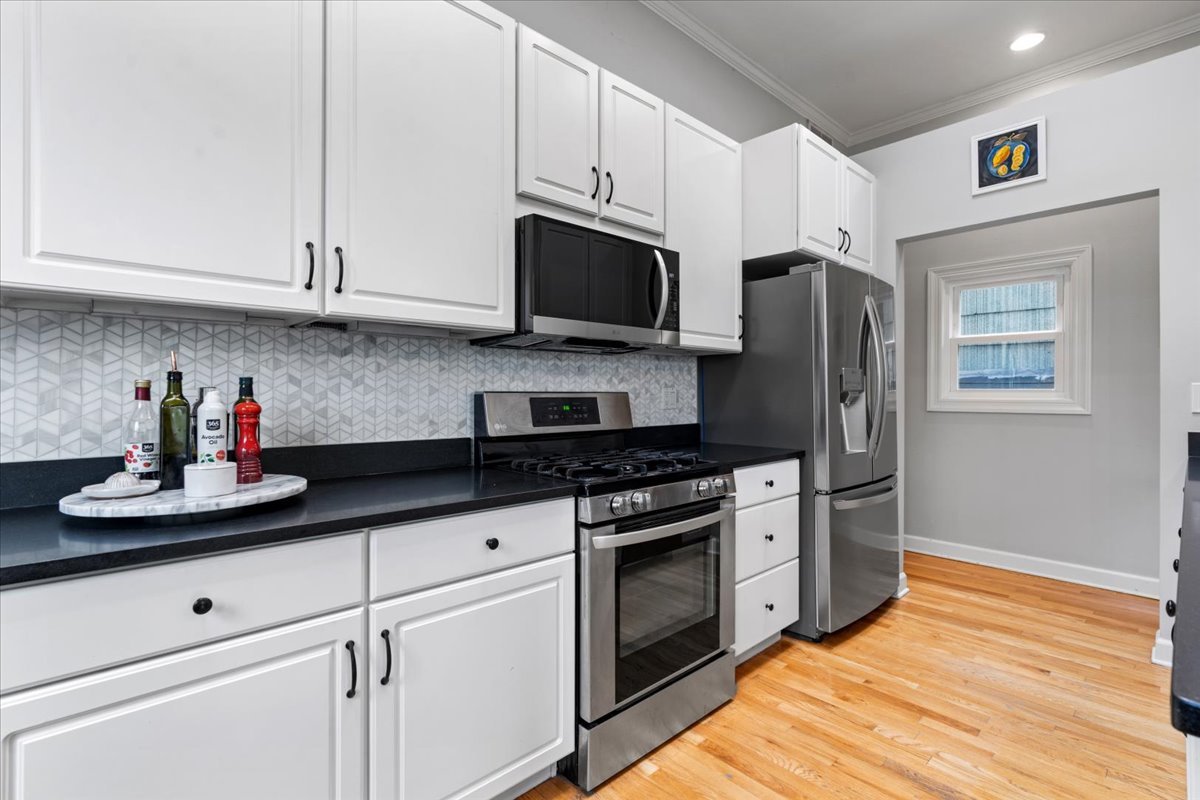 3051 N Clifton Avenue Unit: 3