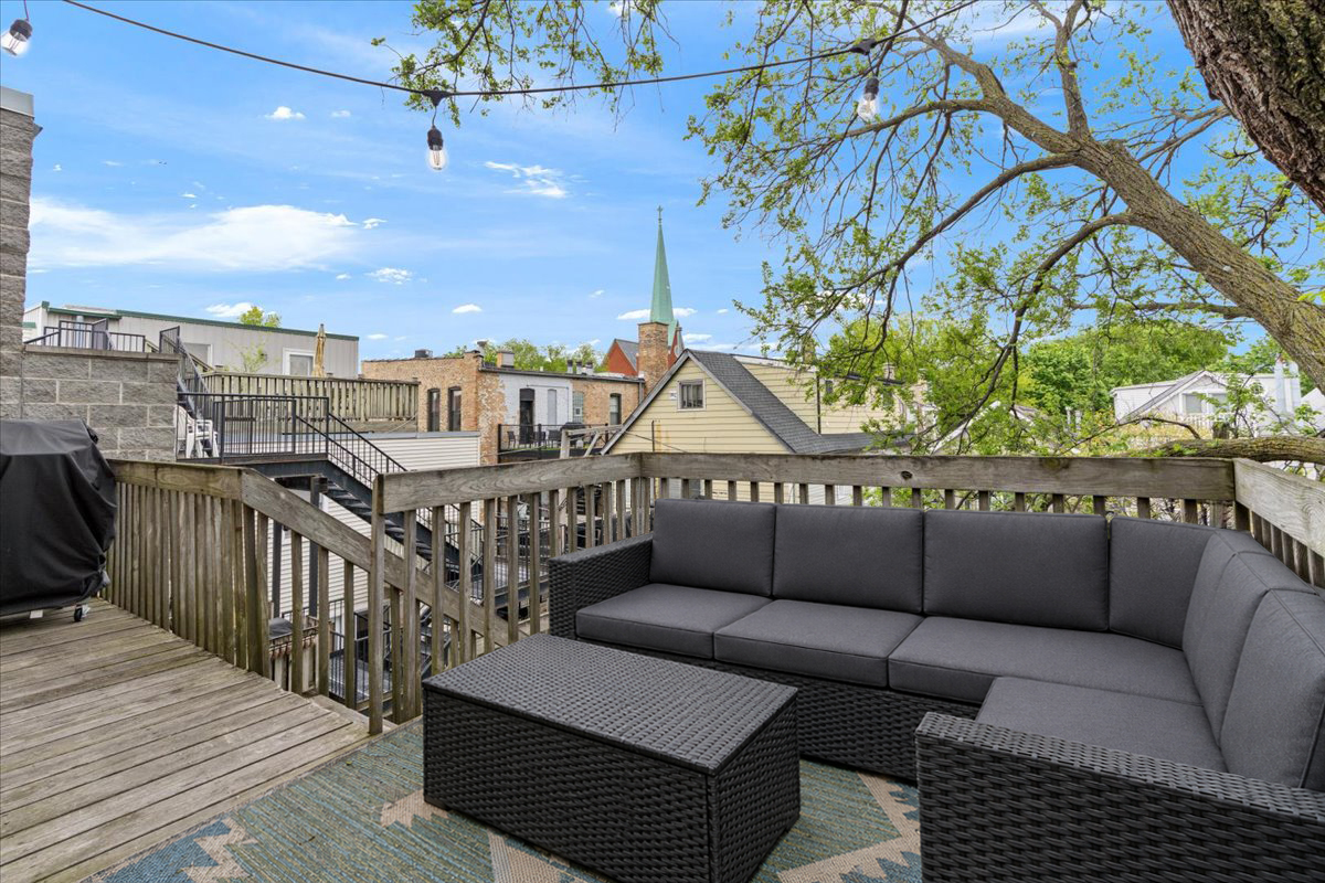3051 N Clifton Avenue Unit: 3