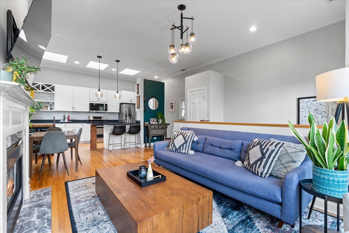 3051 N Clifton Avenue Unit: 3