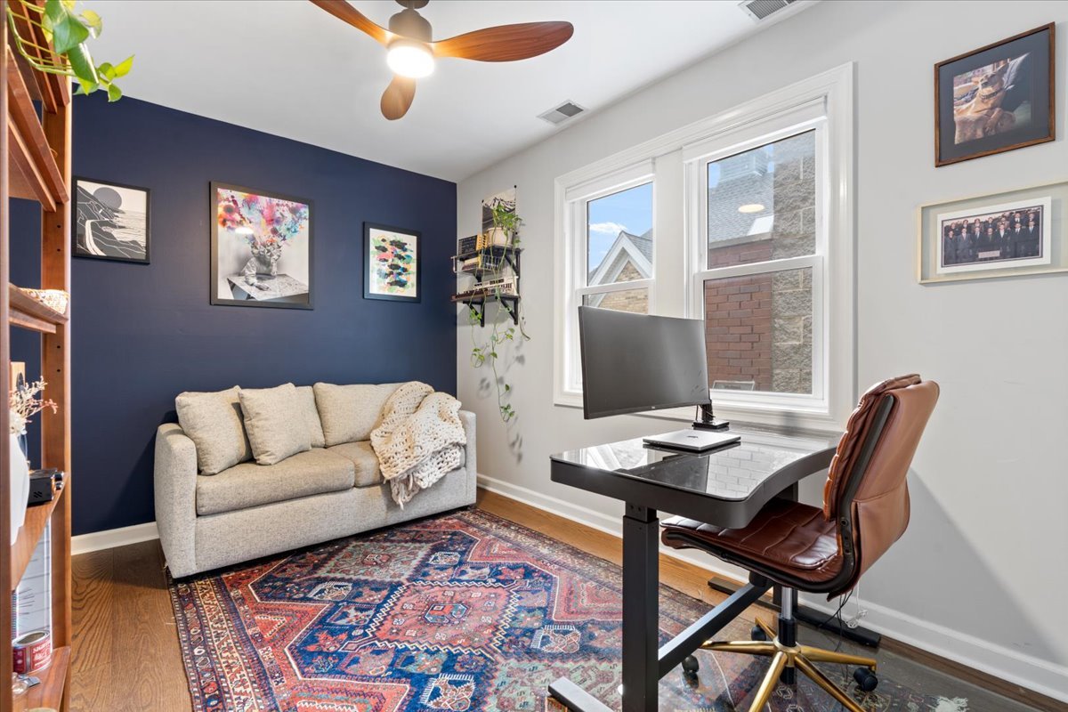 3051 N Clifton Avenue Unit: 3