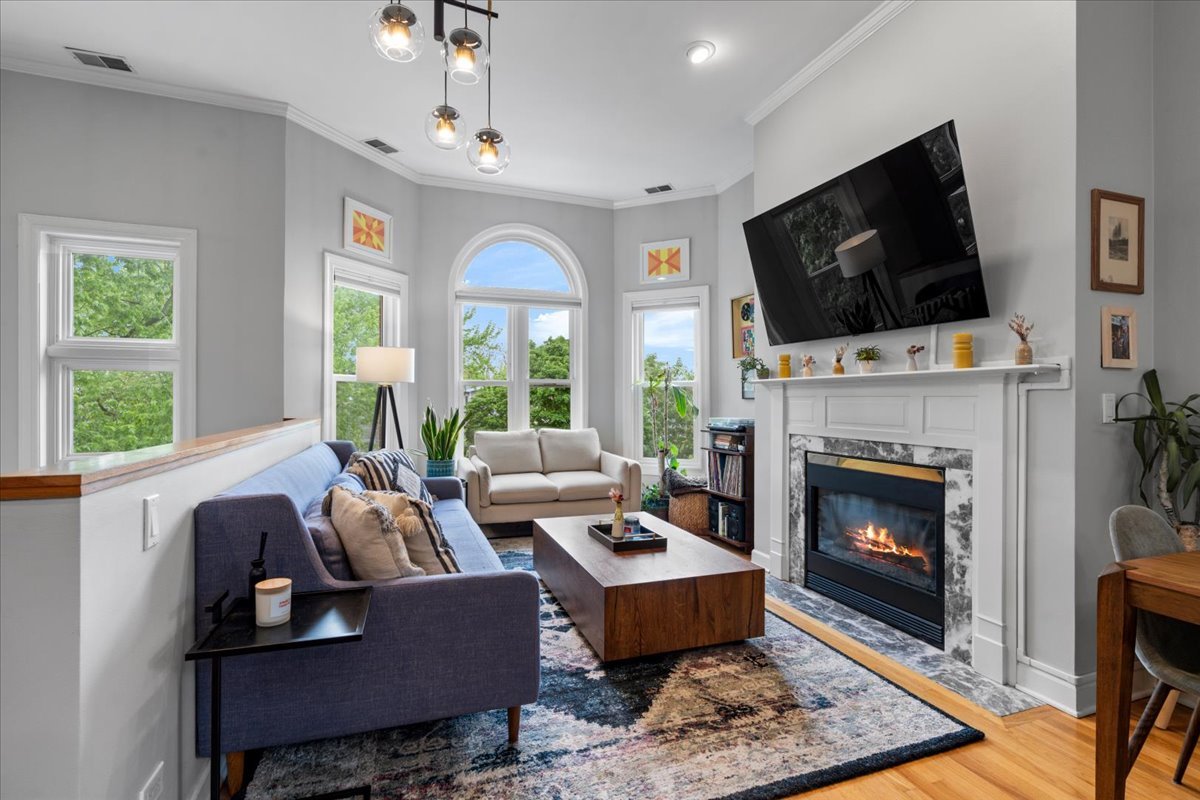 3051 N Clifton Avenue Unit: 3