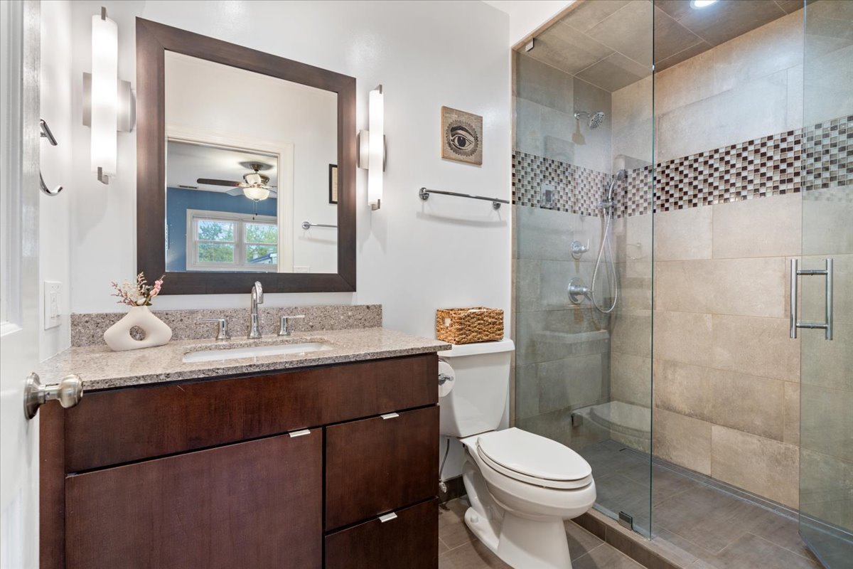 3051 N Clifton Avenue Unit: 3
