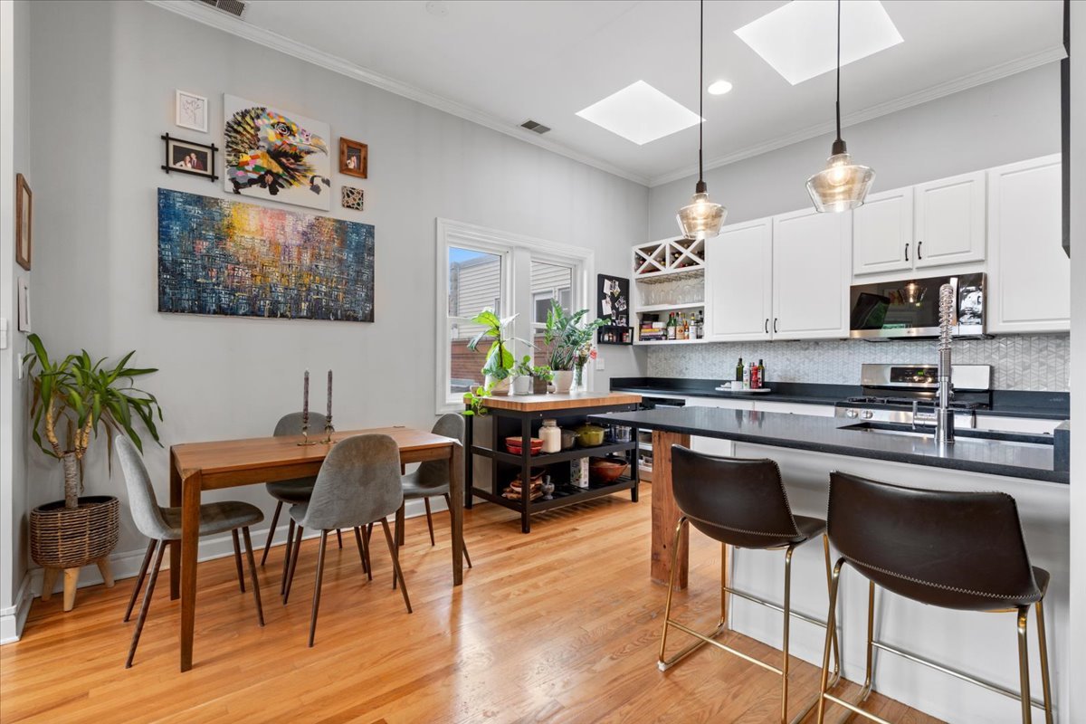 3051 N Clifton Avenue Unit: 3