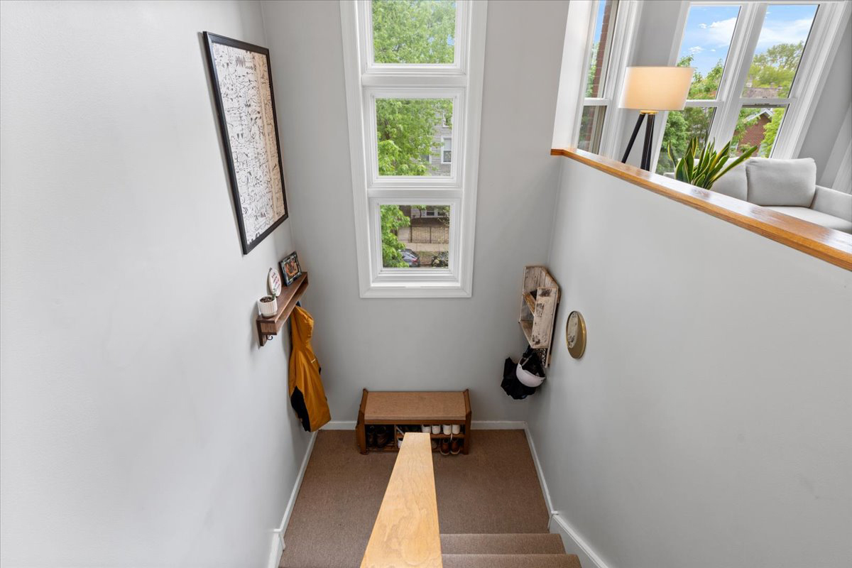 3051 N Clifton Avenue Unit: 3